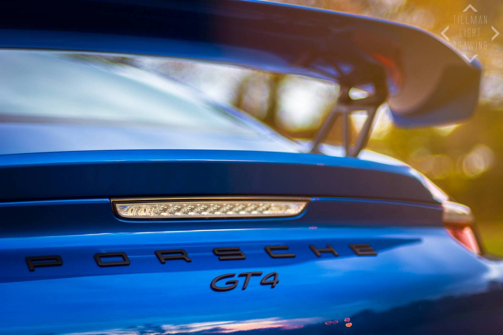 Потрясающий синий Porsche Cayman GT4